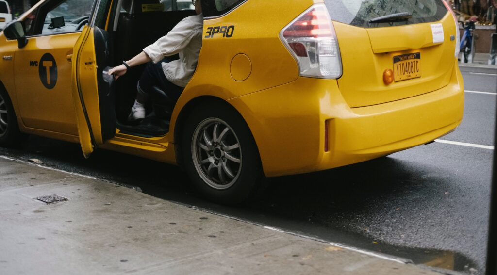 The Ultimate Guide to Luxury Airport Taxis: Experience JetBlack Transportations 2 luxury airport taxi