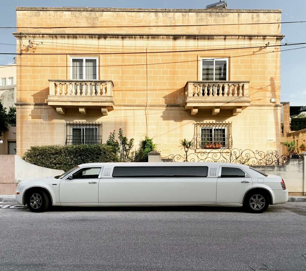 Best Airport Limo Service Close to You: 5-Star Ultimate Choice Nearby 3 best Airport Limo Service close